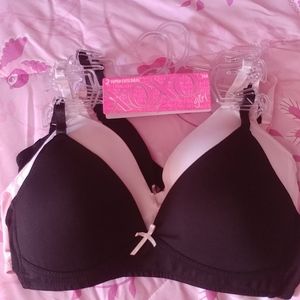 4 XOXO girls bras